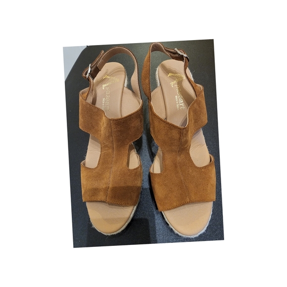 Footwear - Picture 2 of 4